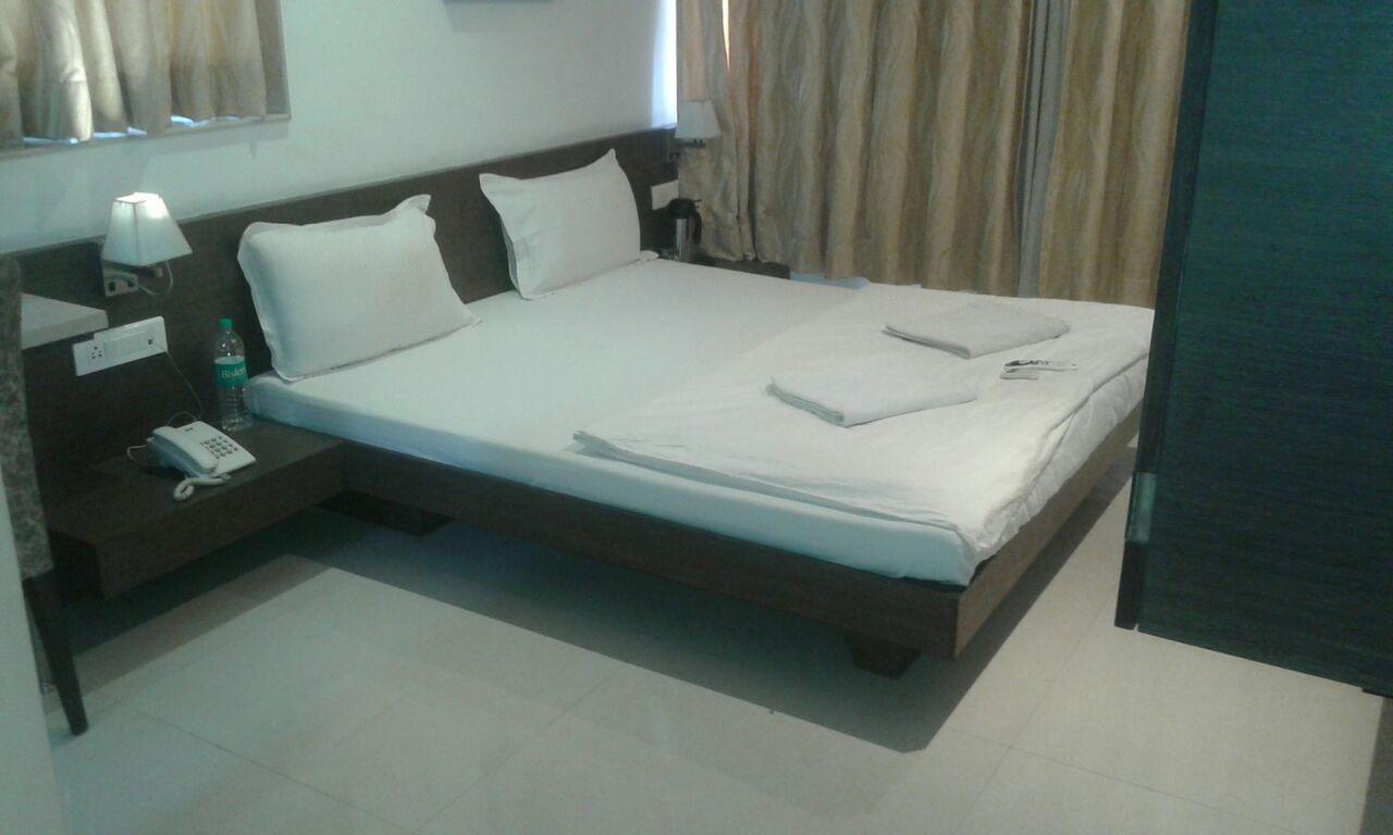 Sai Saya-Nashik Road Hotel ภายนอก รูปภาพ